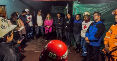 Equipo de rescatistas planeando la extracción de los mineros de Sutatausa