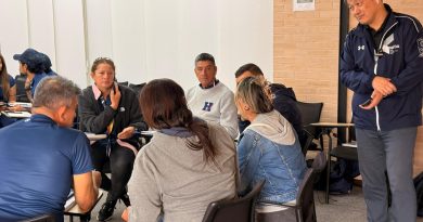 Deportistas en mesa de trabajo