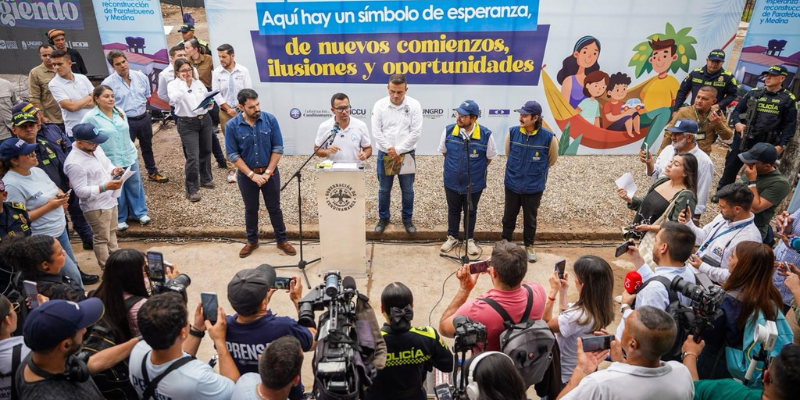 Entrega de viviendas en Medina y Paratebueno