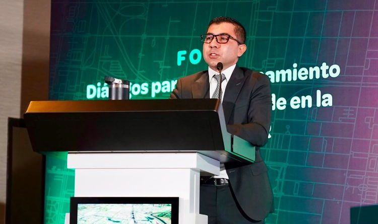 Director de la CAR Cundinamarca participando en un Foro de sostenibilidad