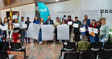 CAR y alcaldes de Ubaté firmando acuerdos de conservación