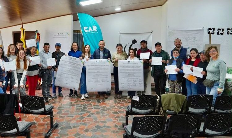 CAR y alcaldes de Ubaté firmando acuerdos de conservación