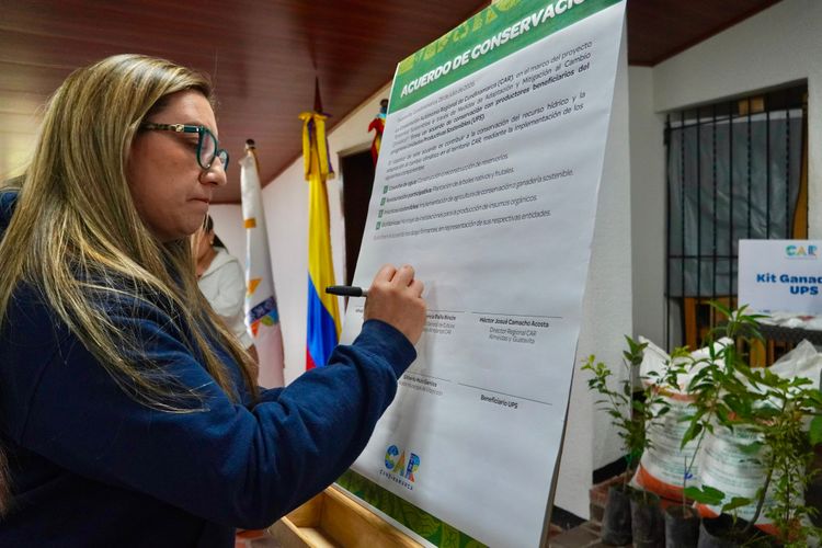 CAR en la firma de la Conservación para transformar el campo