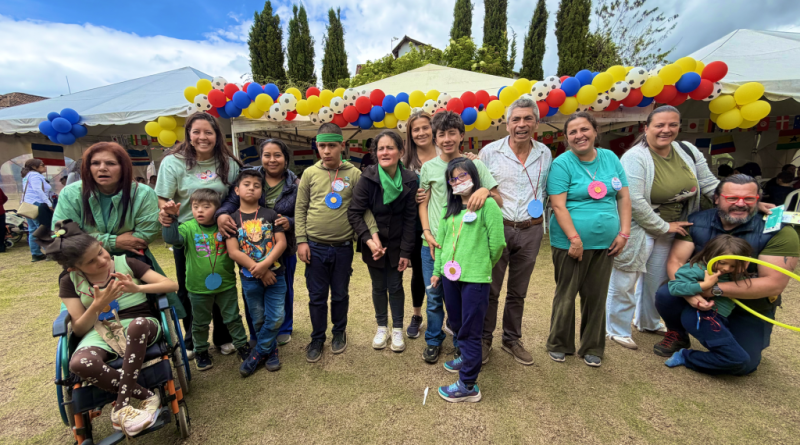 Grupo de niños y participantes en la semana de la discapacidad en Chía