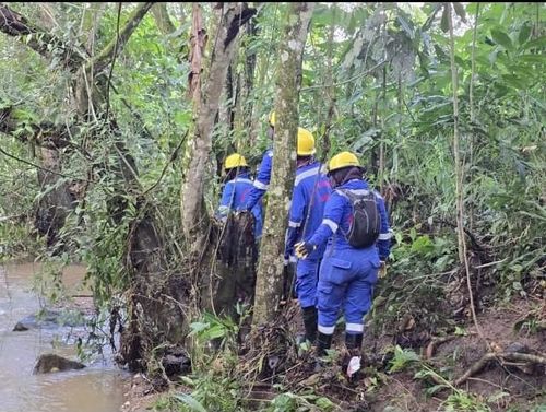 Socorristas de Cundinamarca recorriendo las ronas de los ríos