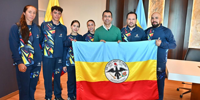 Grupo de deportistas con el Gobernador de Cundinamarca