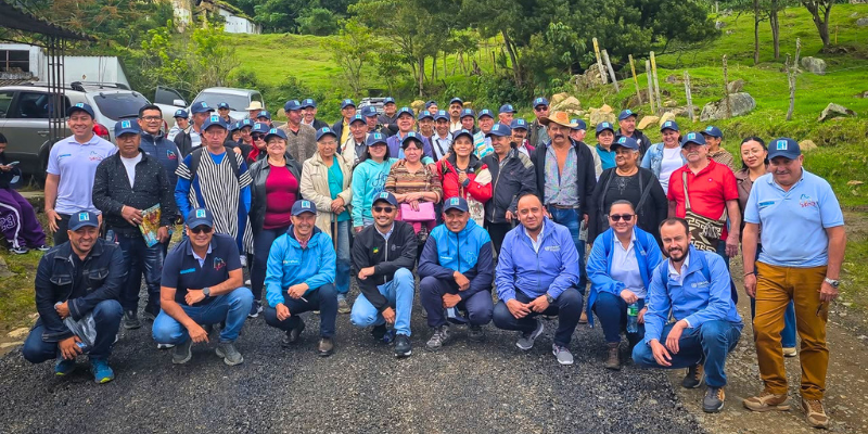 Grupo de la Gobernación y la alcaldía de Junín