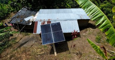 Vivienda rural con instalación de paeles solares, lo que le permite tener luz por primera vez