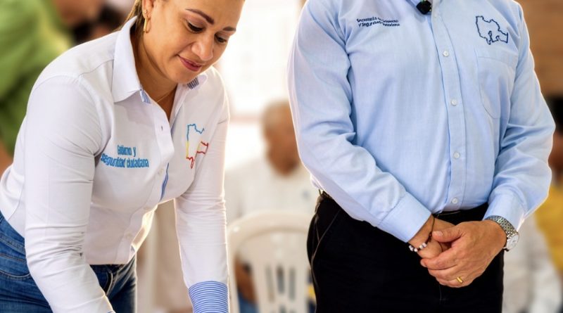 Dirigentes en firma de convenios por Cundinamarca