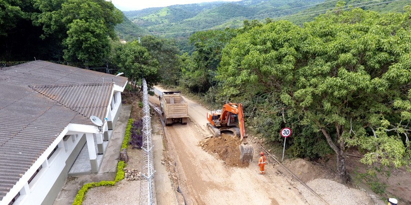 Vías en construcción en Pandí