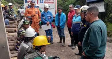 Equipo dando indicaciones de cultura a los directores de Ubaté