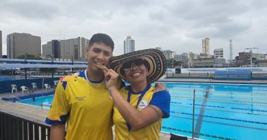 César Augusto Gómez, campeón Panamericano, y Jonathan Zambrano, medallista de bronce en los Juegos Panamericanos de la Juventud Sorda en Guayaquil.
