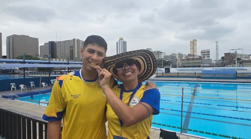 César Augusto Gómez, campeón Panamericano, y Jonathan Zambrano, medallista de bronce en los Juegos Panamericanos de la Juventud Sorda en Guayaquil.