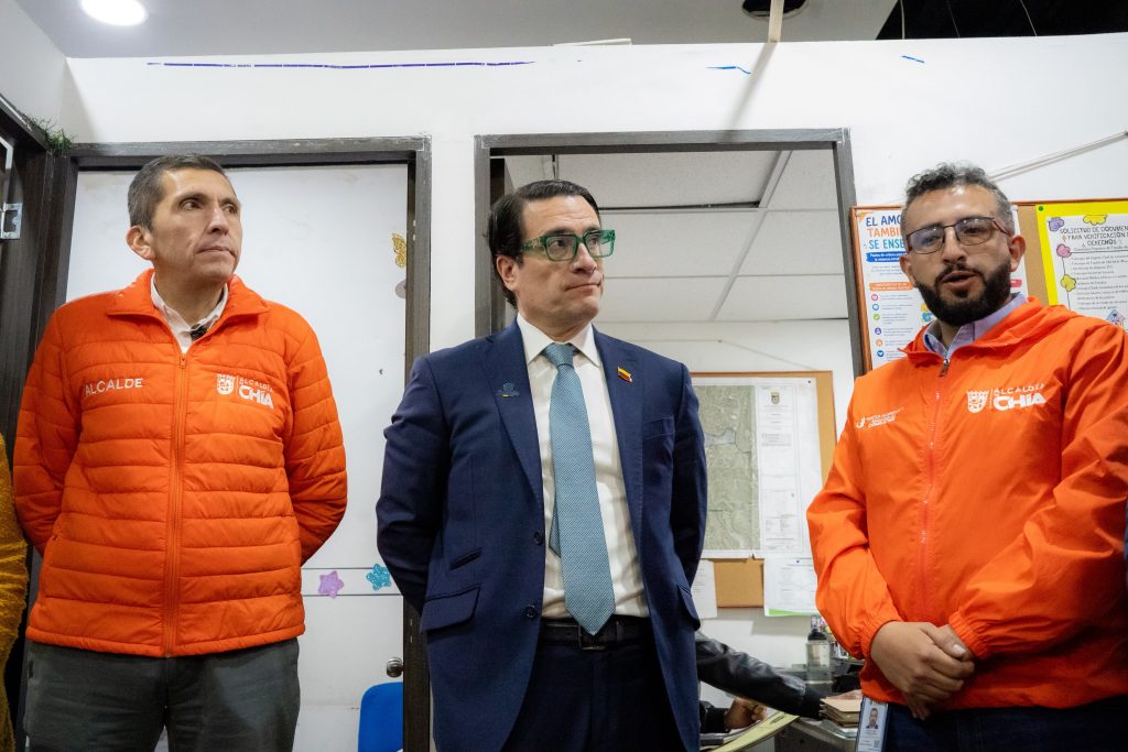 Alcalde con los Directovos de Casa de Justicia