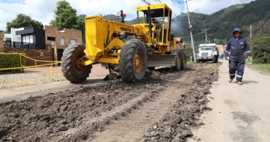 Obras Públicas adelanta nuevas intervenciones viales en Chía Maquinaria en obras viales de Chía