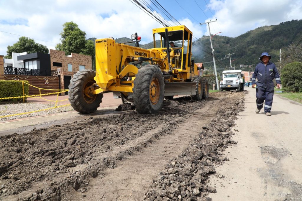 Maquinaria en obras viales de Chía