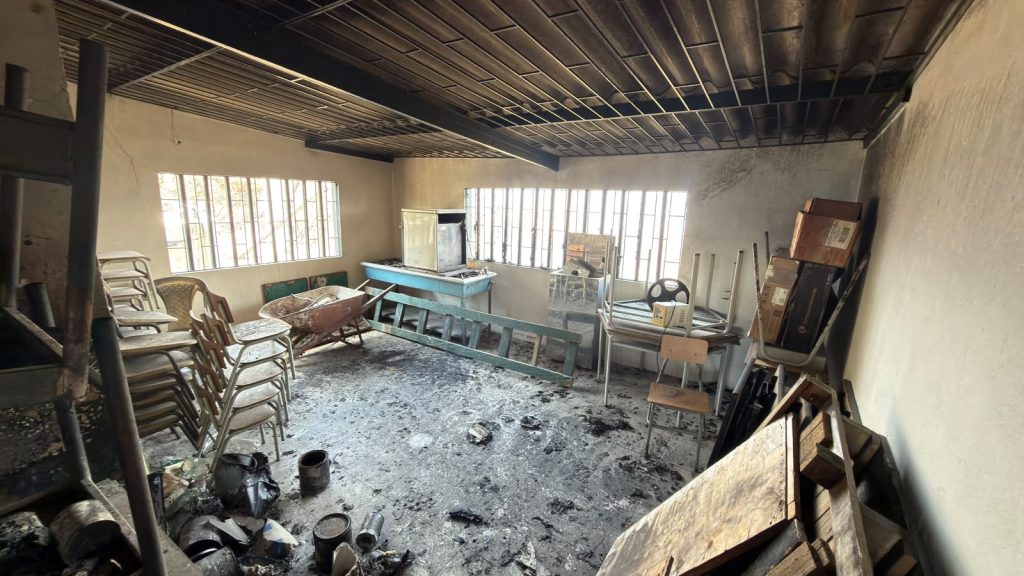 Colegio incendiado en Útica Cundinamarca