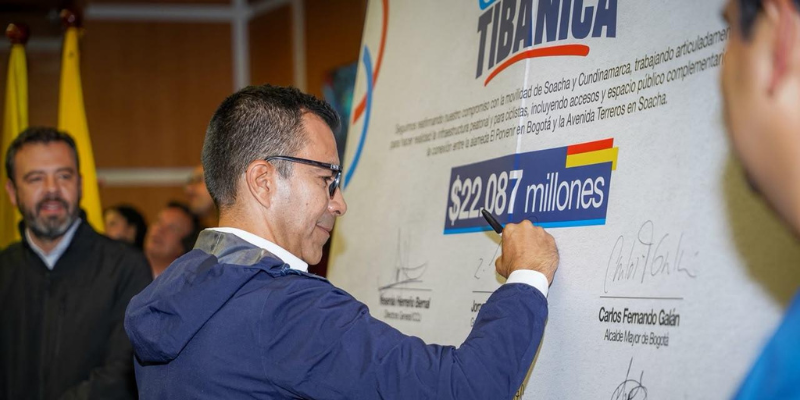 Alcalde de Bogotá y Gobernador de Cundinamarca firman pacto de ayuda para Soacha