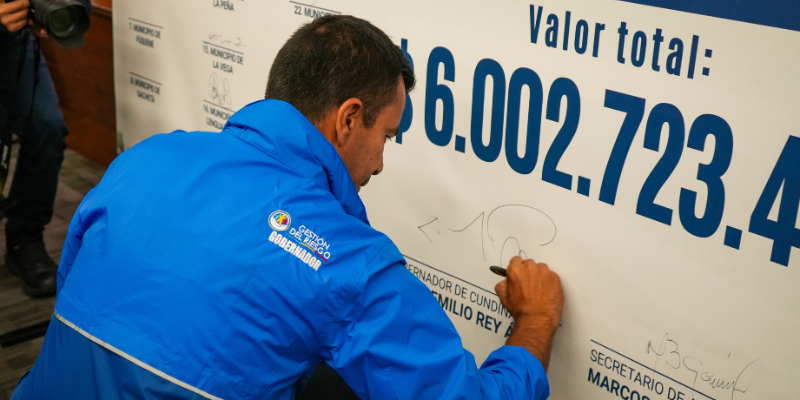 Cundinamarca suscribe 51 convenios por $7.127 millones para apoyar la producción agropecuaria Firmaton del Gobernador de Cundinamarca