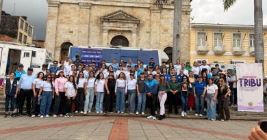 mediante la participación de asociaciones rurales en el cuidado de los predios y la infraestructura instalada.