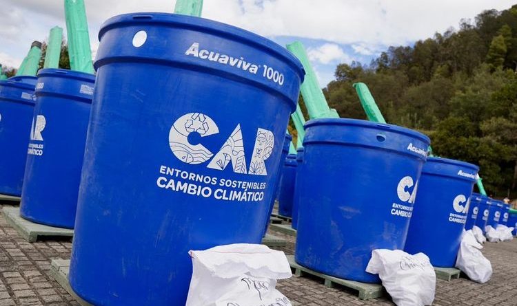 Ante la corta ventana de lluvias, la CAR refuerza la instalación de sistemas de recolección de agua en la ruralidad de Bogotá Tanques de recolección de agua